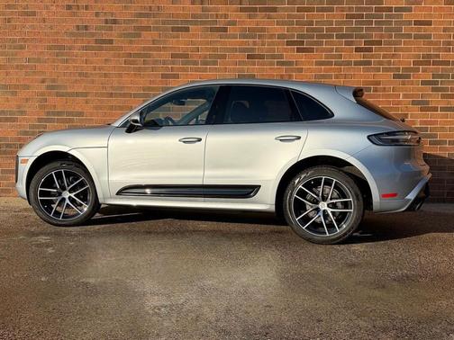 2025 Porsche Macan Base