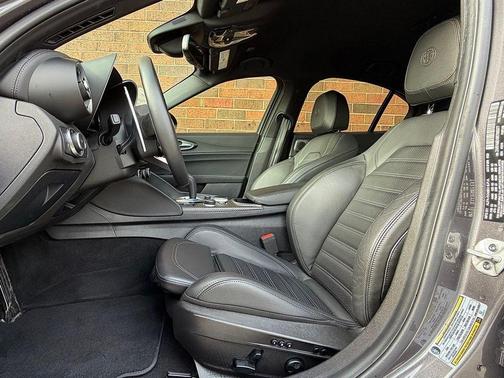 Vesuvio Gray Metallic 2024 Alfa Romeo Giulia Quadrifoglio