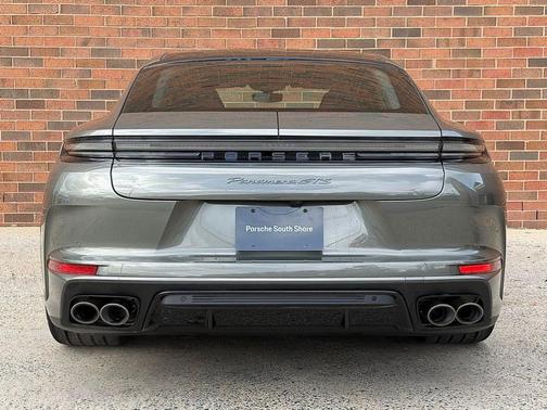 Aventurine Green Metallic 2026 Porsche Panamera GTS