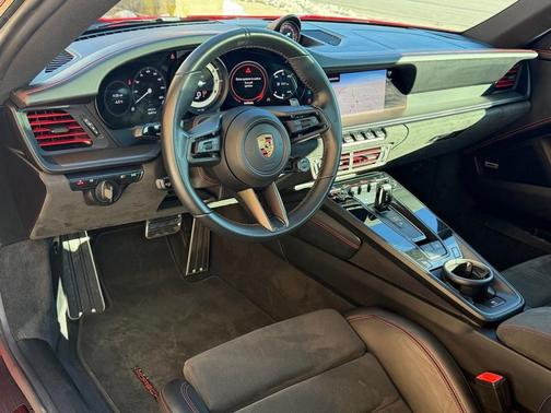 2022 Porsche 911 Carrera 4 GTS