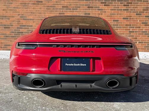 2022 Porsche 911 Carrera 4 GTS