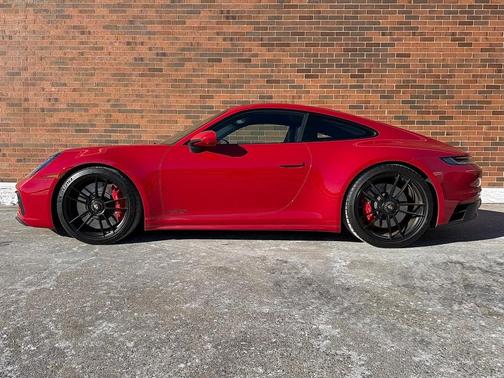 2022 Porsche 911 Carrera 4 GTS