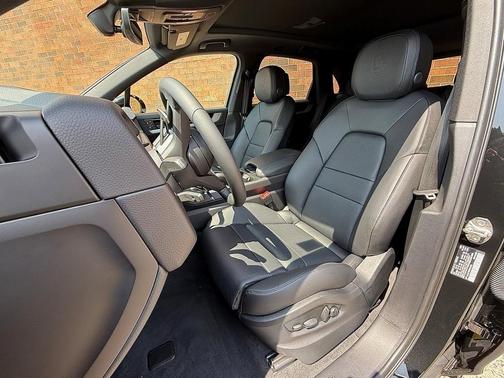 2025 Porsche Cayenne Base