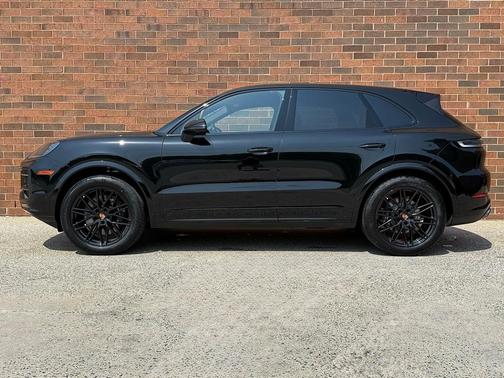 2025 Porsche Cayenne Base