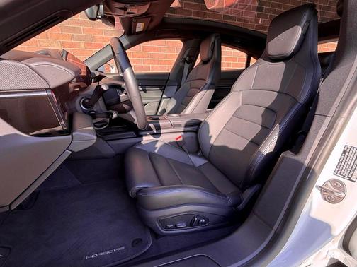 Carrara White Metallic 2023 Porsche Taycan Base