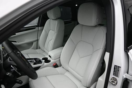 White 2026 Porsche Macan Base