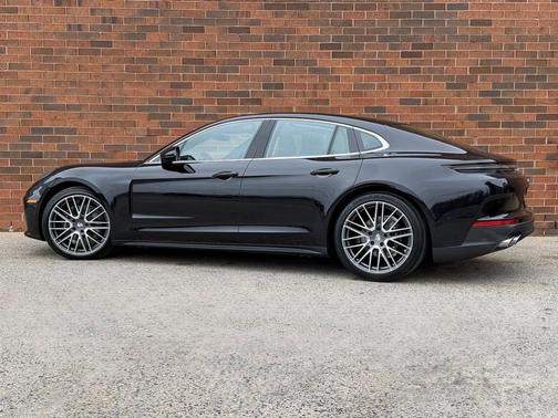 Jet Black 2026 Porsche Panamera 4