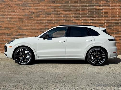 2023 Porsche Cayenne Turbo