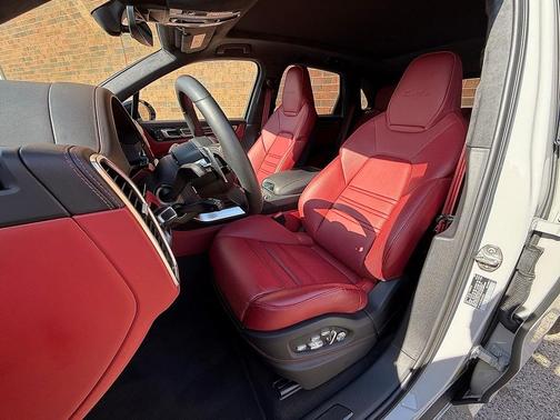 2023 Porsche Cayenne Turbo