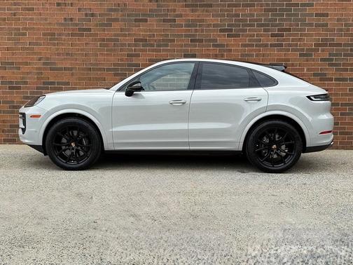 2025 Porsche Cayenne AWD