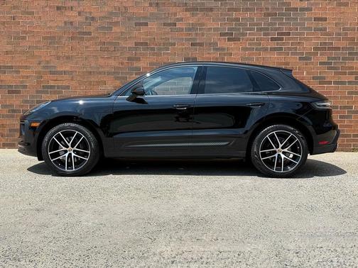 2024 Porsche Macan Base (PDK)