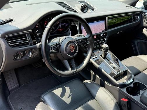 2024 Porsche Macan Base (PDK)