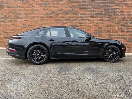 2026 Porsche Panamera 4