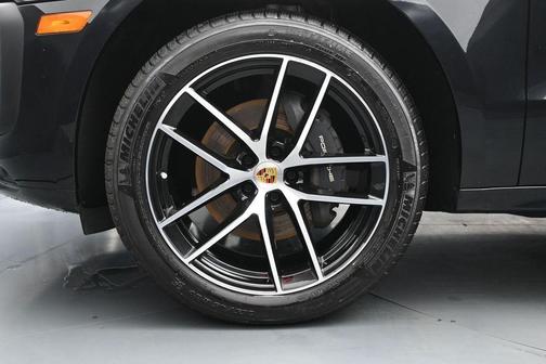 Jet Black 2025 Porsche Macan