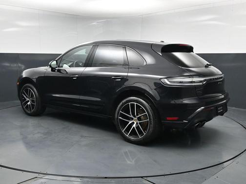 Jet Black 2025 Porsche Macan