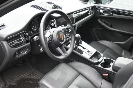 Jet Black 2025 Porsche Macan