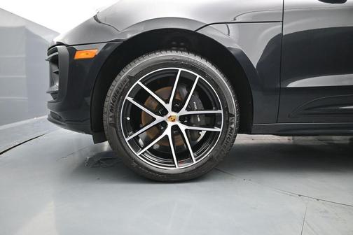 Jet Black 2025 Porsche Macan