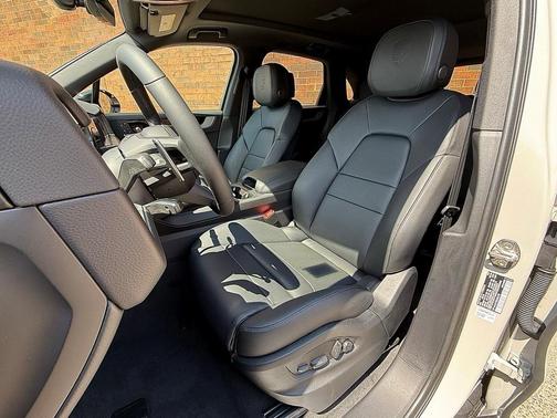 2025 Porsche Cayenne Base