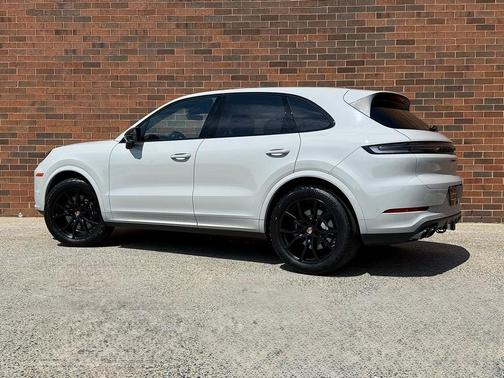 2025 Porsche Cayenne Base