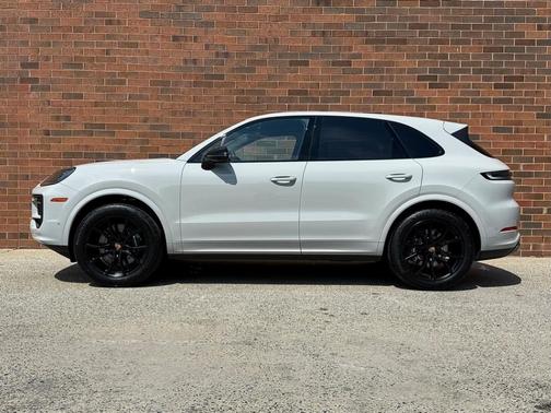 2025 Porsche Cayenne Base