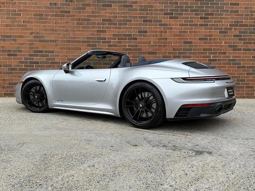 2024 Porsche 911 Carrera 4 GTS