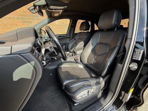 2024 Porsche Macan Base (PDK)
