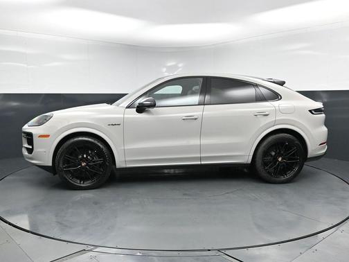 Chalk 2026 Porsche Cayenne Base