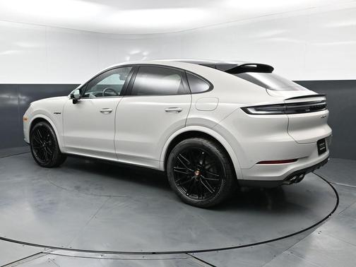 Chalk 2026 Porsche Cayenne Base
