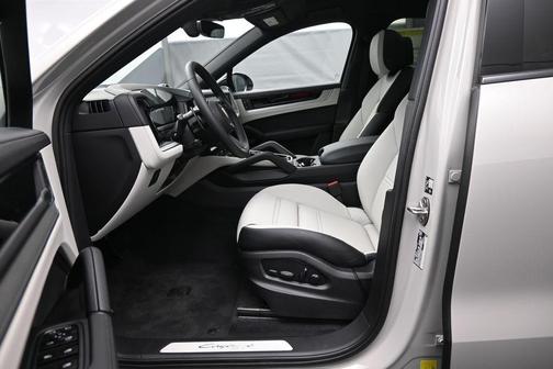 Chalk 2026 Porsche Cayenne Base