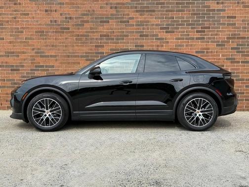 2025 Porsche Macan Electric Base
