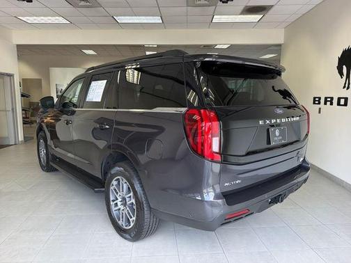 Dark Matter Gray Metallic 2025 Ford Expedition Active