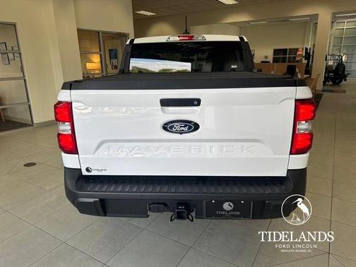 Oxford White 2025 Ford Maverick XLT
