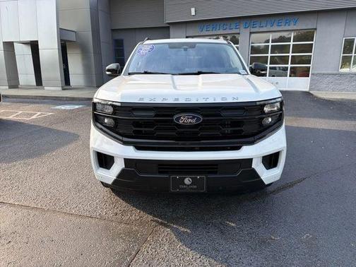 Star White 2025 Ford Expedition Active