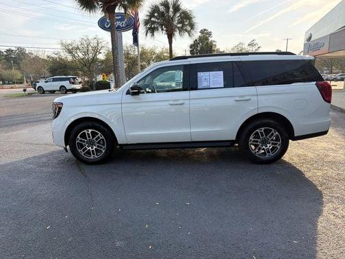 Star White 2025 Ford Expedition Active