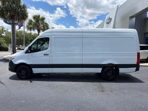 Arctic White 2022 Mercedes-Benz Sprinter 3500 170 WB HIGH ROOF
