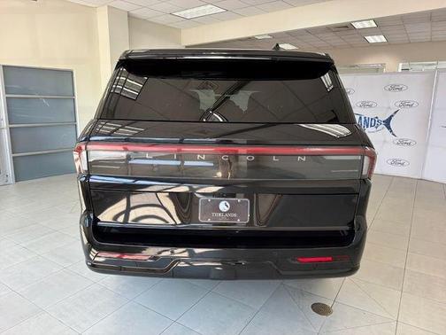 Infinite Black Metallic 2025 Lincoln Navigator Reserve
