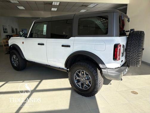 Oxford White 2025 Ford Bronco Badlands