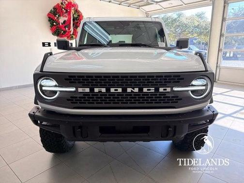 Oxford White 2025 Ford Bronco Badlands