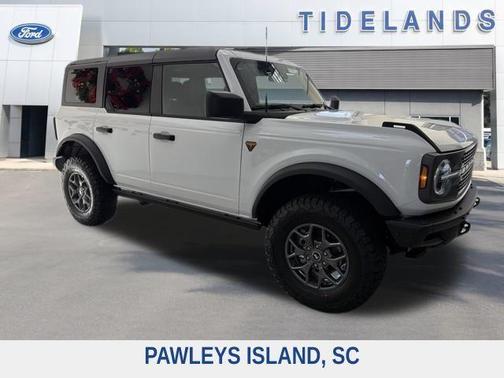 Oxford White 2025 Ford Bronco Badlands
