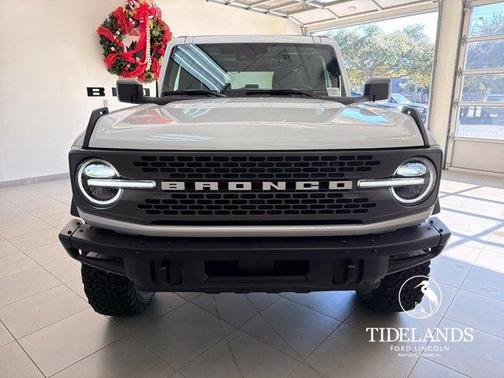 Oxford White 2025 Ford Bronco Badlands