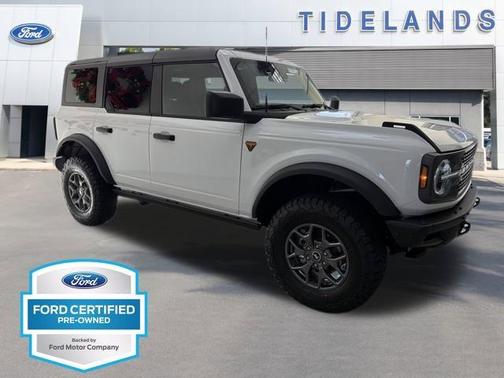 Oxford White 2025 Ford Bronco Badlands