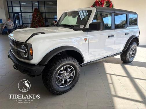 Oxford White 2025 Ford Bronco Badlands
