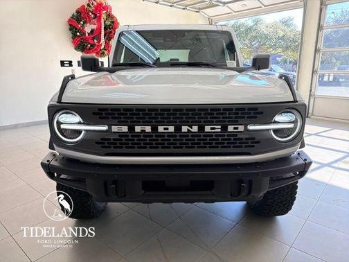 Oxford White 2025 Ford Bronco Badlands