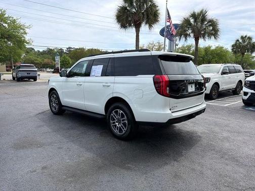 Star White 2025 Ford Expedition Active