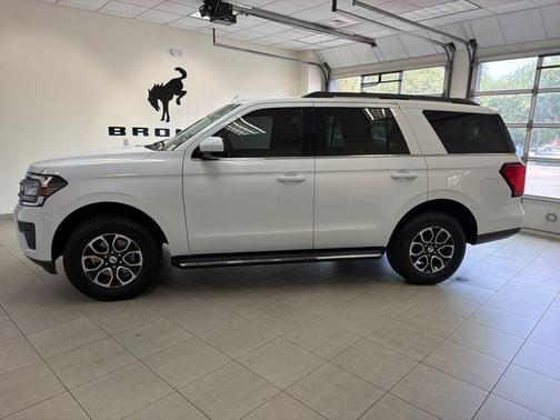 Oxford White 2022 Ford Expedition XLT