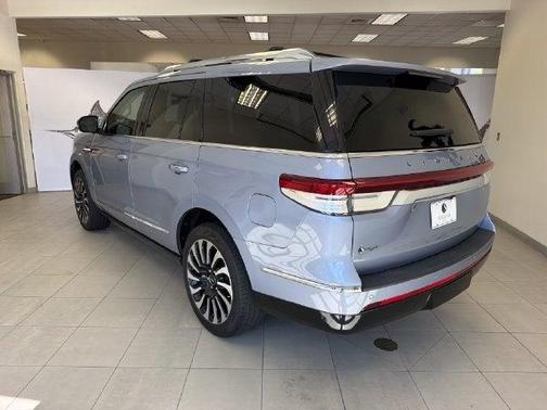 Chroma Crystal Blue Metallic 2022 Lincoln Navigator Black Label