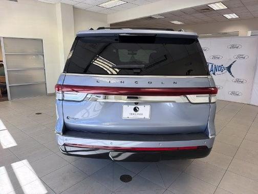 Chroma Crystal Blue Metallic 2022 Lincoln Navigator Black Label