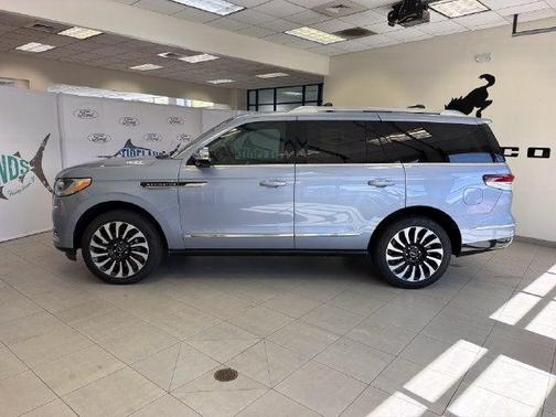 Chroma Crystal Blue Metallic 2022 Lincoln Navigator Black Label