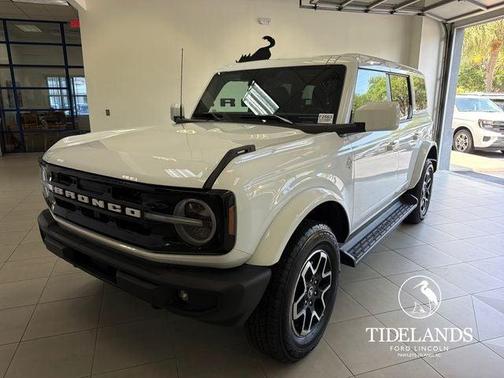 Oxford White 2025 Ford Bronco Outer Banks