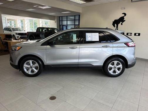 Iconic Silver Metallic 2024 Ford Edge SE